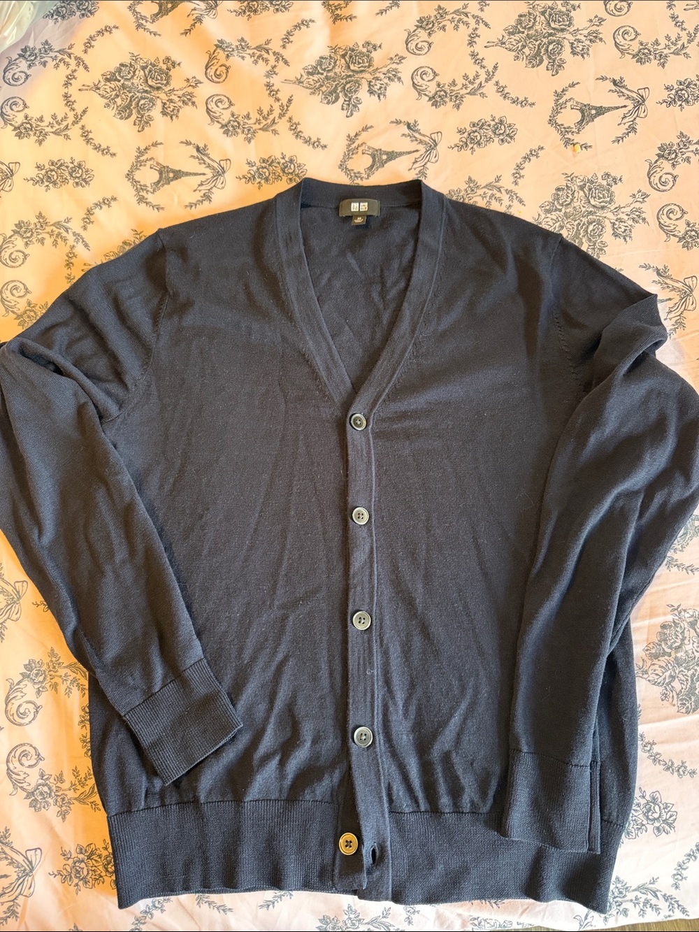 Uniqlo 100% wool Navy V-Neck Button Cardigan Sweater
